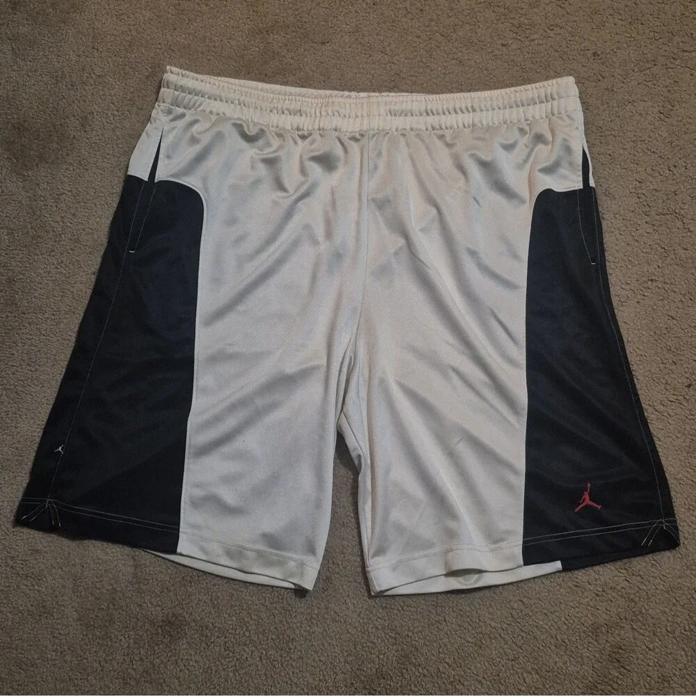 Jordan Basketball Shorts Men's Size XL White Black Athletic Mesh